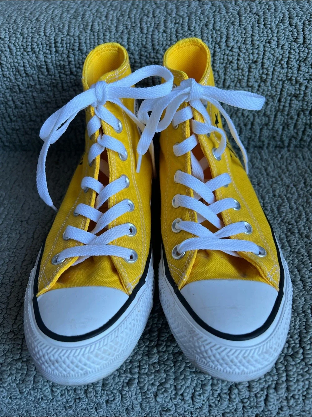 *Sold* Converse All Stars Chuck Taylor Yellow High Top Sneakers Womens 6 Men’s 4 - Picture 2 of 7